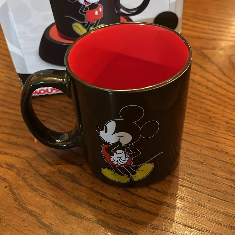 Disney Mickey Mouse mug and mug‎ warmer